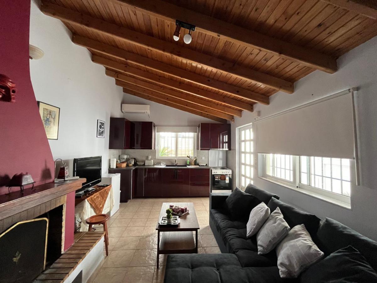 House Near The Athens Airport, Spata. Екстериор снимка